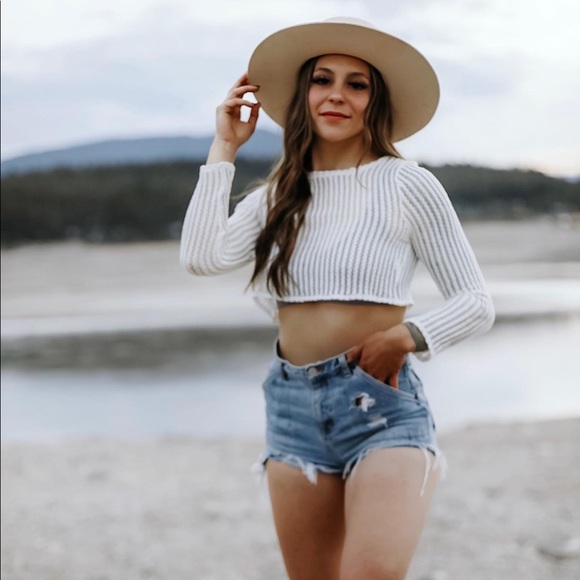 Meet your Posher, Malorie - Picture 3 of 3